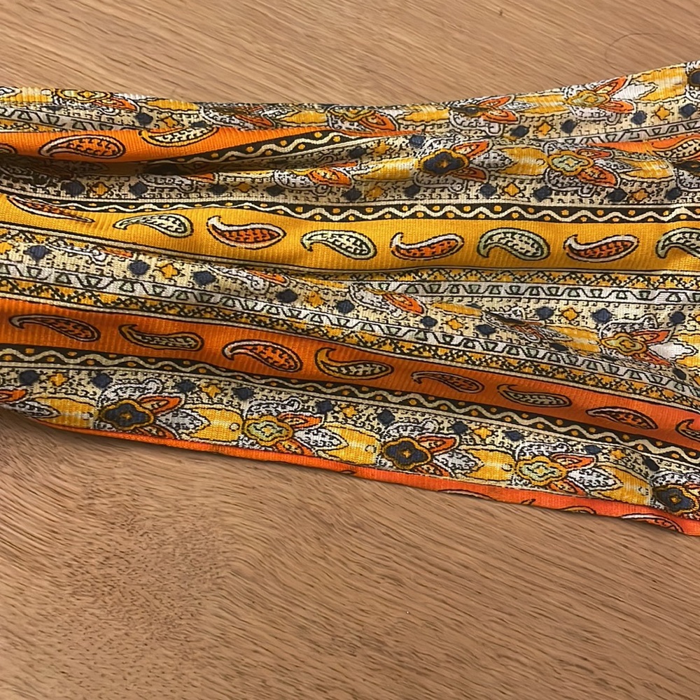 UNIQUE SCARF - Picture 2 of 3